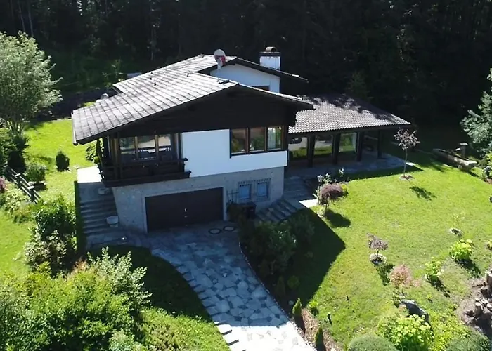 Villa Hochbahn In *